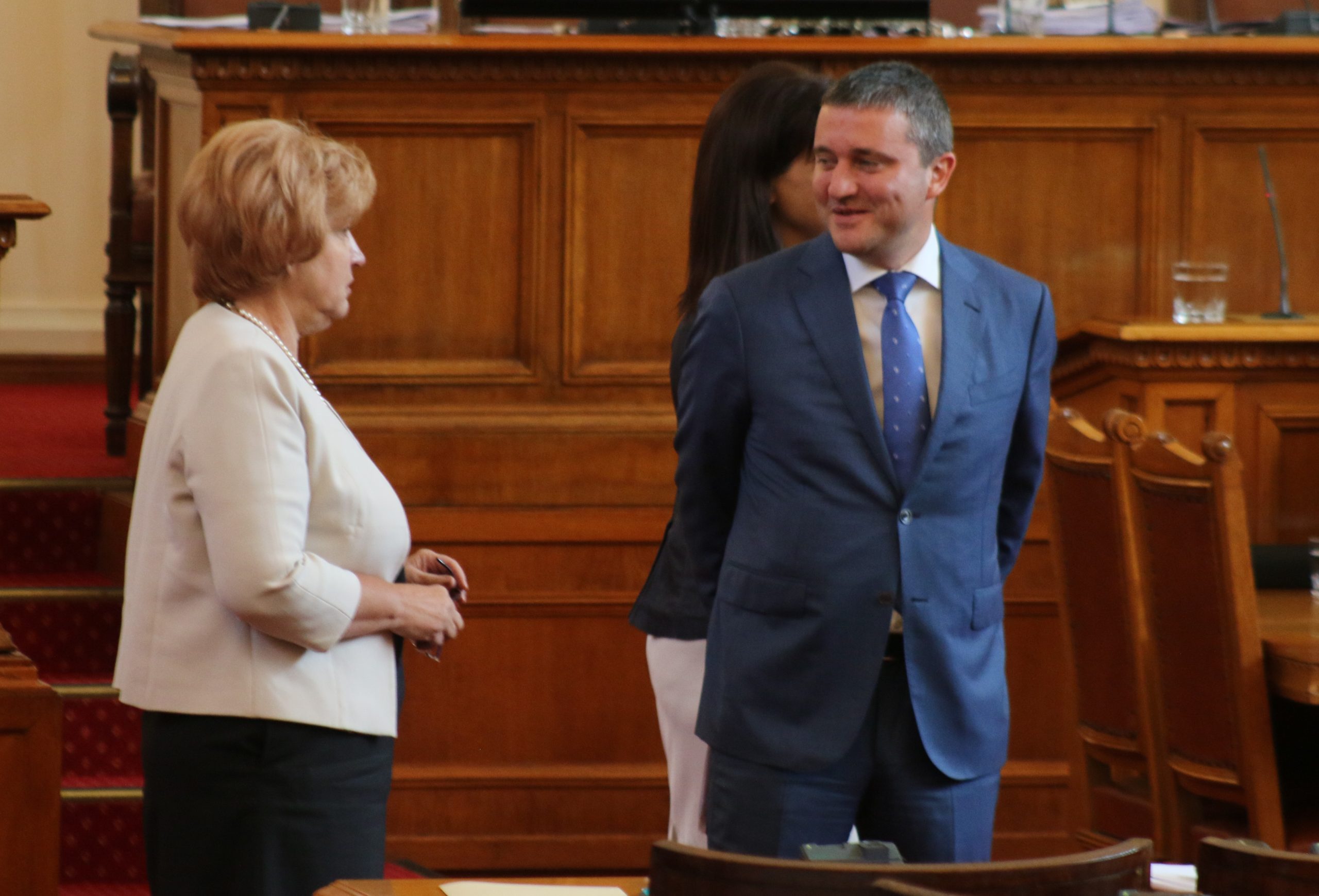 Парламент актуализиране на бюджета Владислав Горанов Менда Стоянова