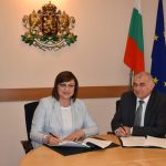 министъра на икономиката и индустрията Корнелия Нинова и министъра на труда и социалната политика Георги Гьоков