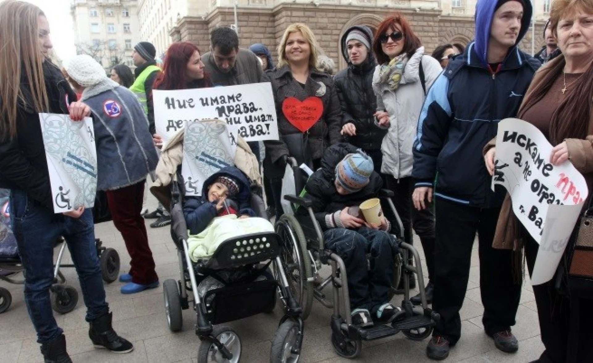 Протест на семейства на деца с увреждания