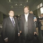 Бившият министър Николай Цонев (вляво) с адвоката си Васил Василев след прочитането на присъдата.