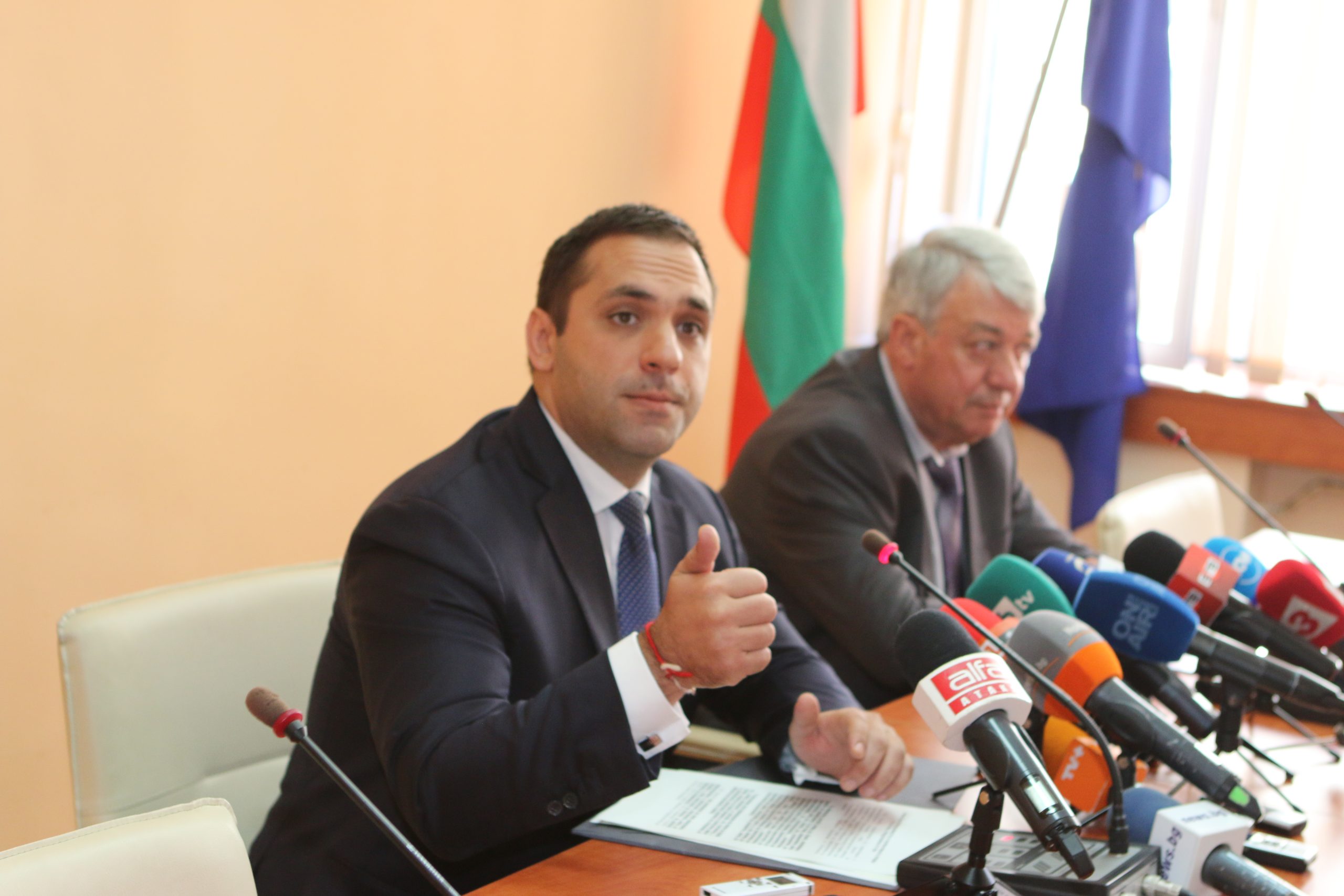 Брифинг министерство на икономиката Емил Караниколов