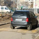 Легнал полицай гърбица пешеходна пътека