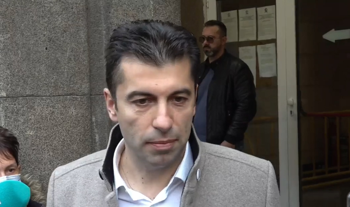 Избори Кирил Петков гласува