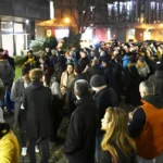 Журналисти се събраха на протест пред входа на bTV Media Group в София