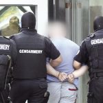 Екип от жандармеристи участва в задържането на Главестия в дома му в Козлодуй.