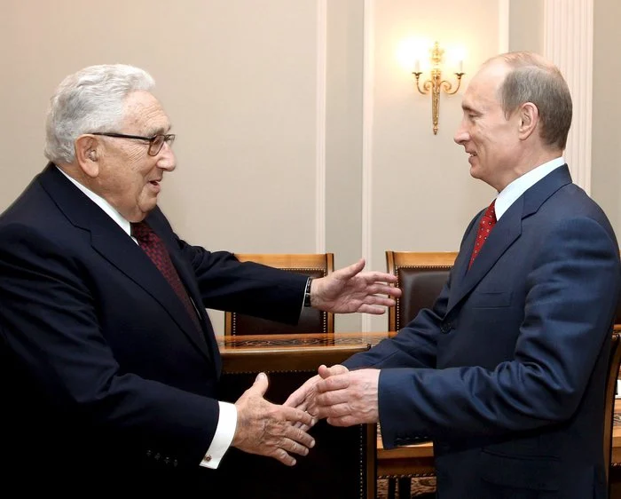 кисинджър путин