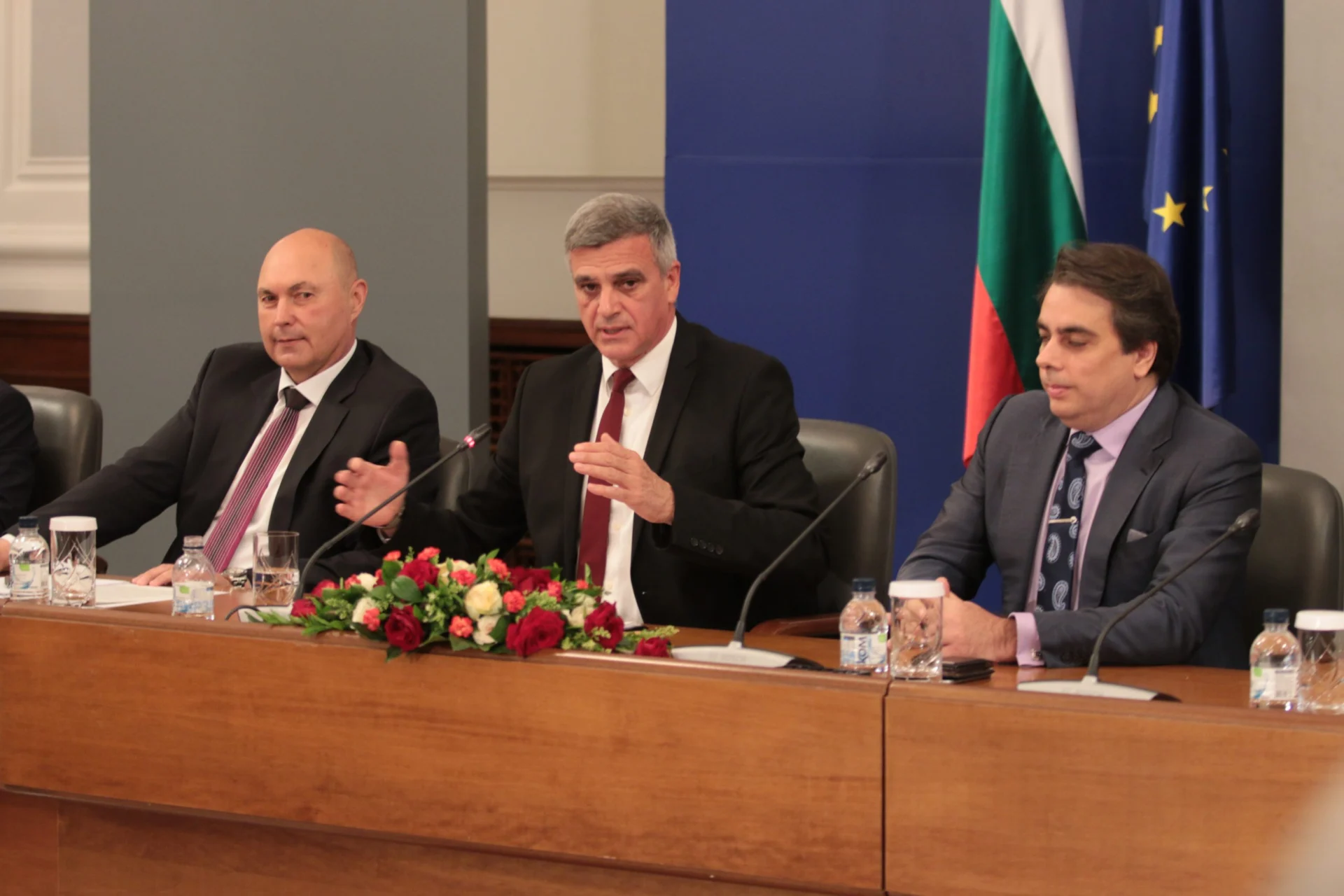 Министерски съвет Стефан Янев представи областни управители
