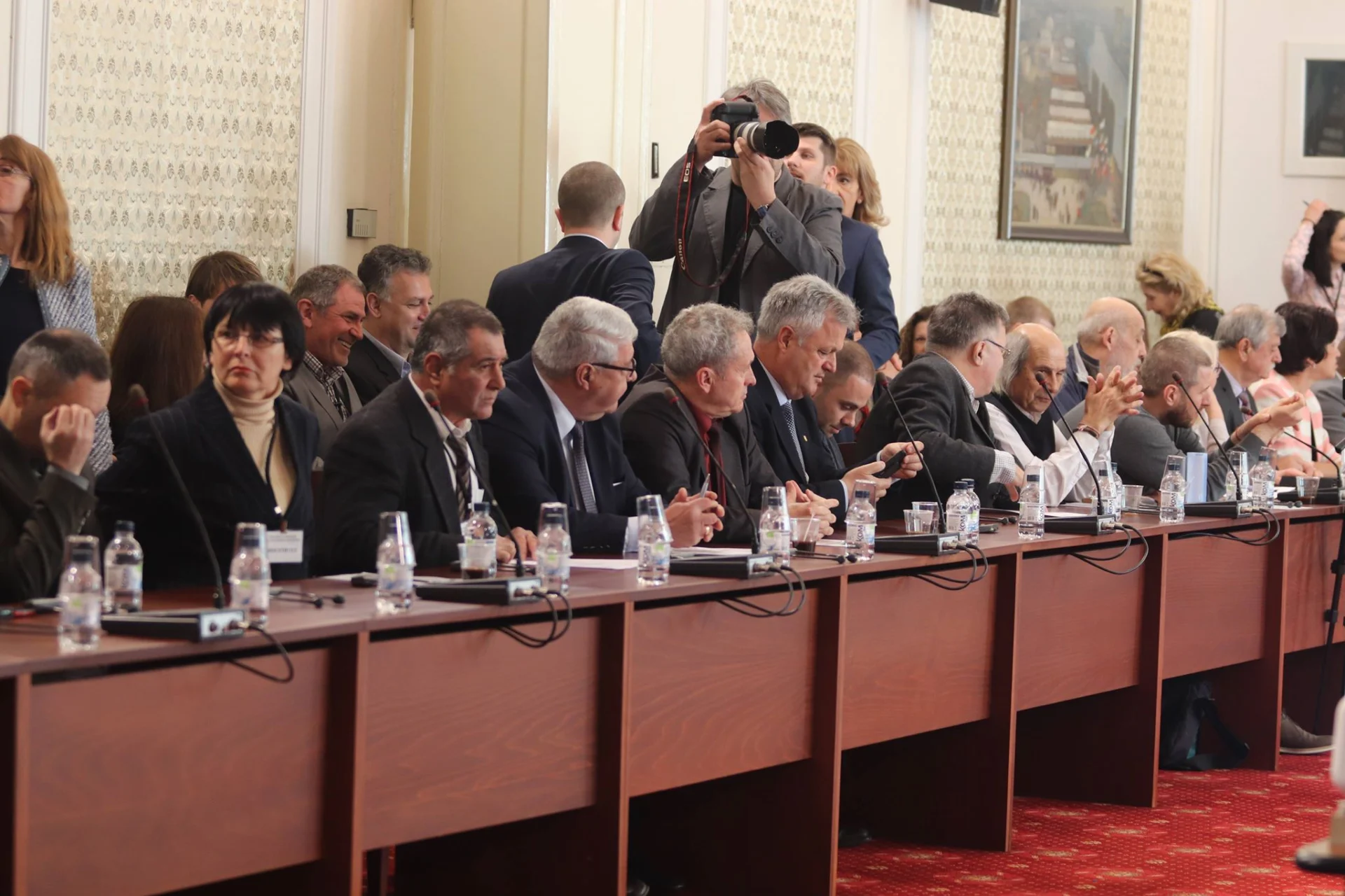 парламент комисия по досиетата кръгла маса