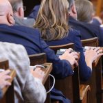 Парламент гласуване