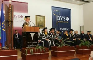 ВУЗФ Григорий Вазов раздава дипломи