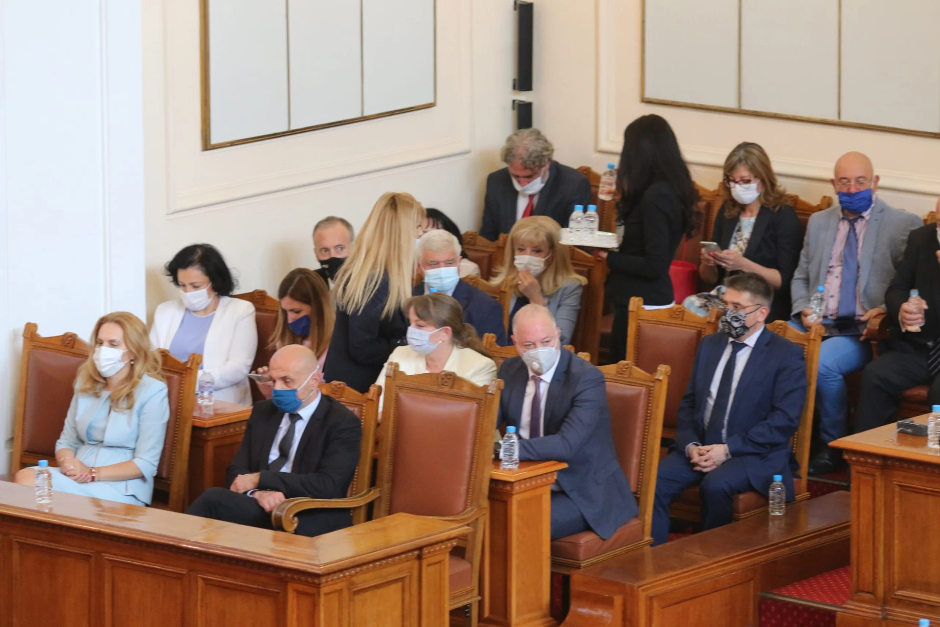 Парламент вот на недоверие на правителството