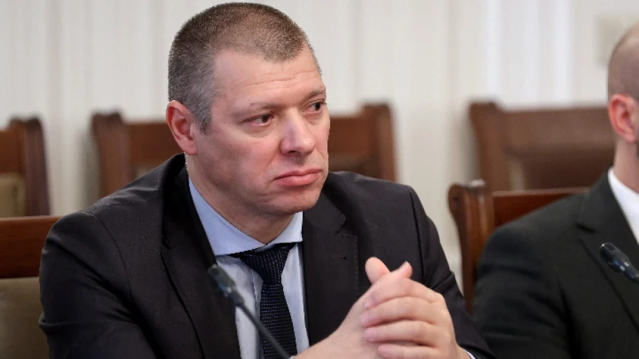 Антон Славчев подава оставка