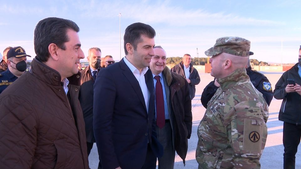 Премиерът Кирил Петков посети пристанището в гръцкия град Александруполис и се запозна с неговите възможности.