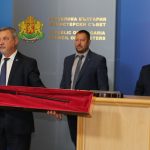 Министерски съвет вицепремиера Валери Симеонов показа автентичния бастун на Даскал Ботьо Петков