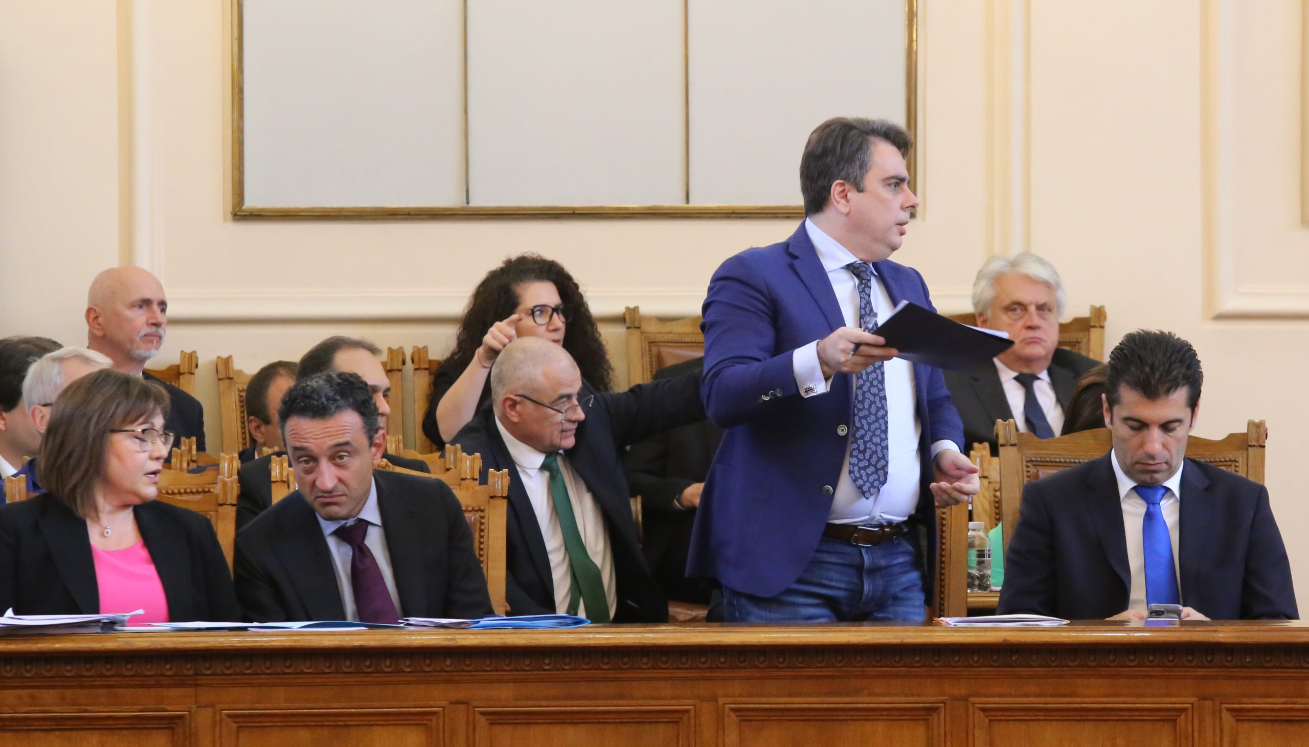 Парламент вот на недоверие към кабинета на Кирил Петков