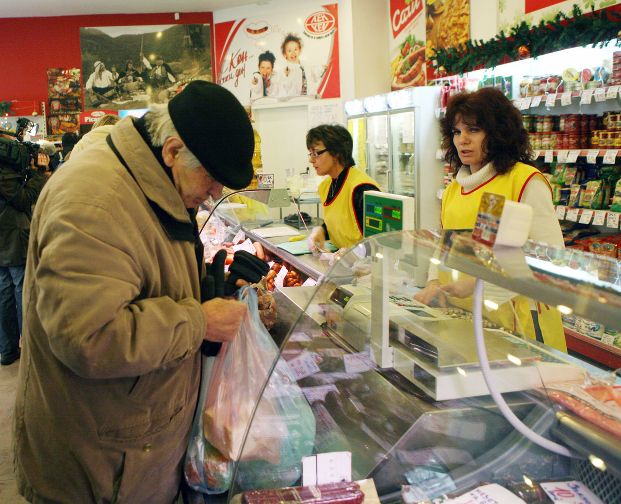 магазин пазаруващипенсионер