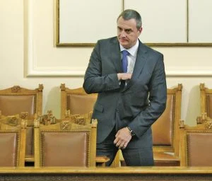 В МВР и ДАНС очакват какво ще извади от вътрешния си джоб силовият вицепремиер Цветлин Йовчев.