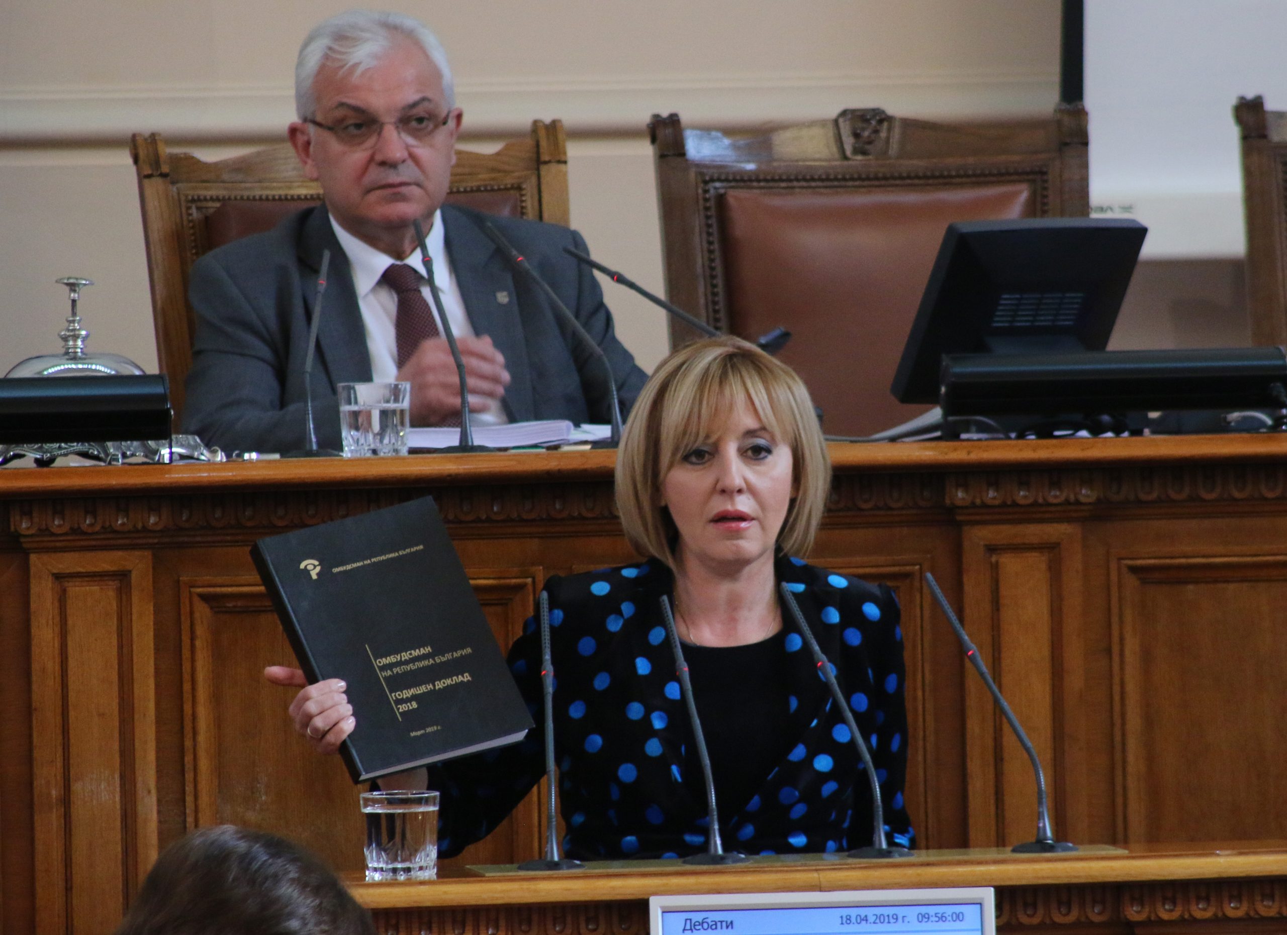 Парламент Мая Манолова