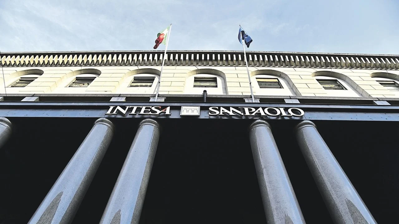 Intesa Sanpaolo съкращава 9 хил. служители