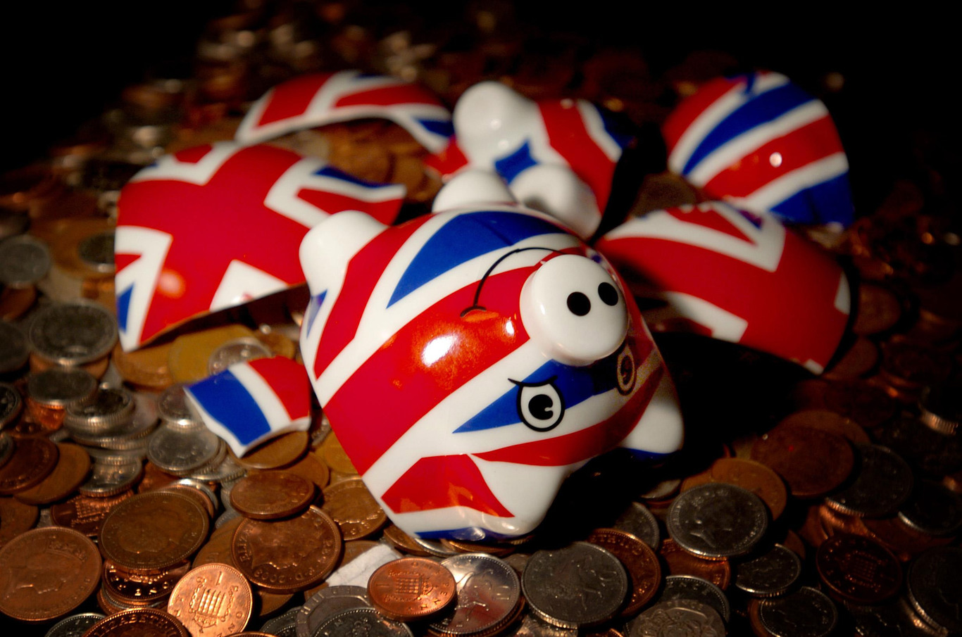 Сълзите на Рийвс свалиха паунда с 1%, доведоха до масови продажби на британски дълг