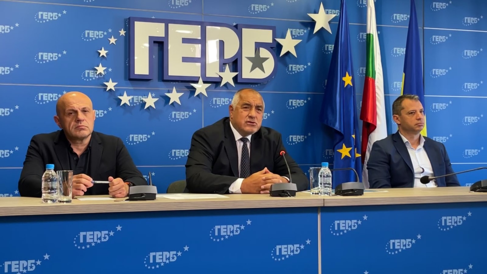 бойко борисов томислав дончев делян добрев герб