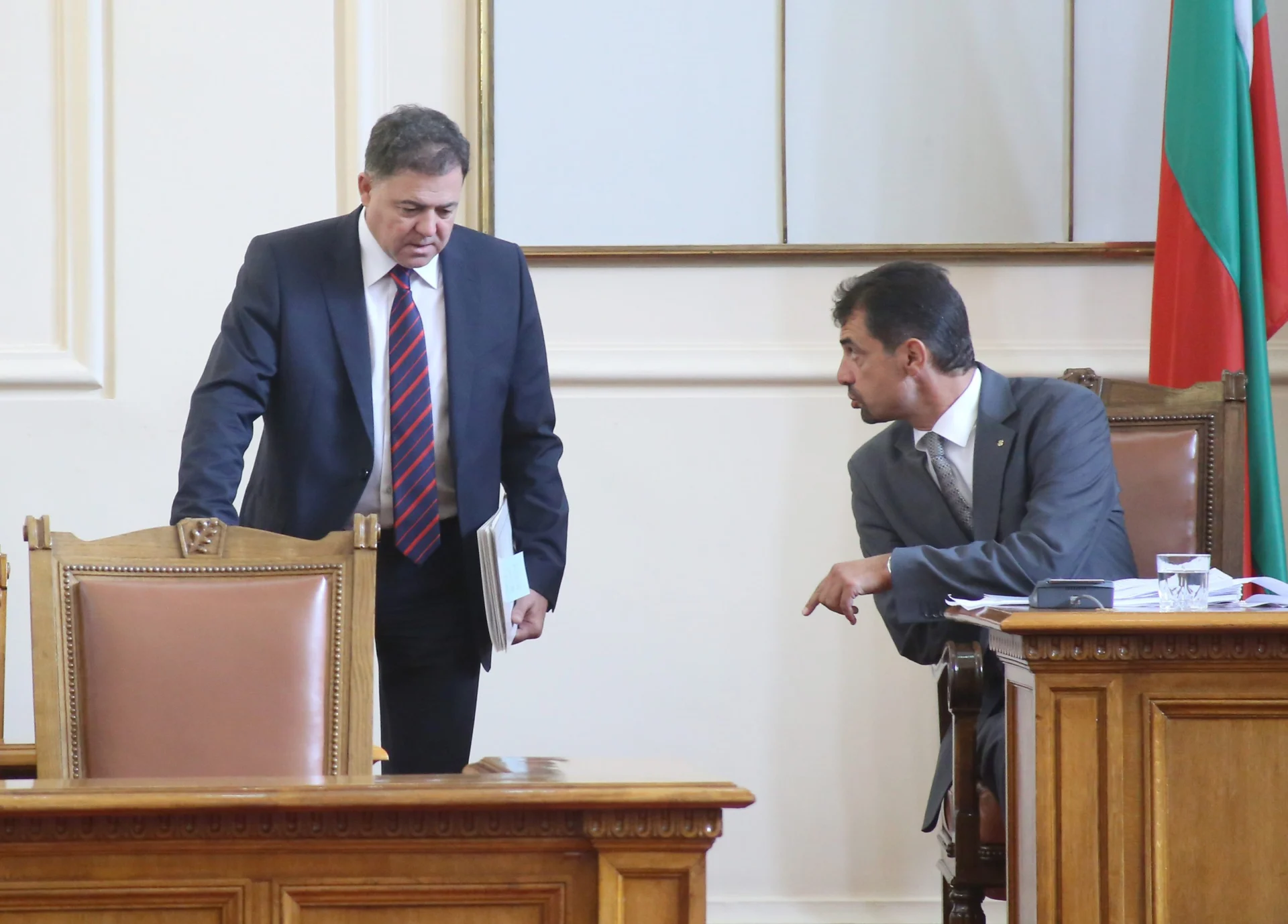 Парламент Николай Ненчев