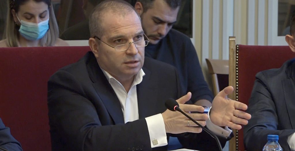 временната комисия за нотариуса
