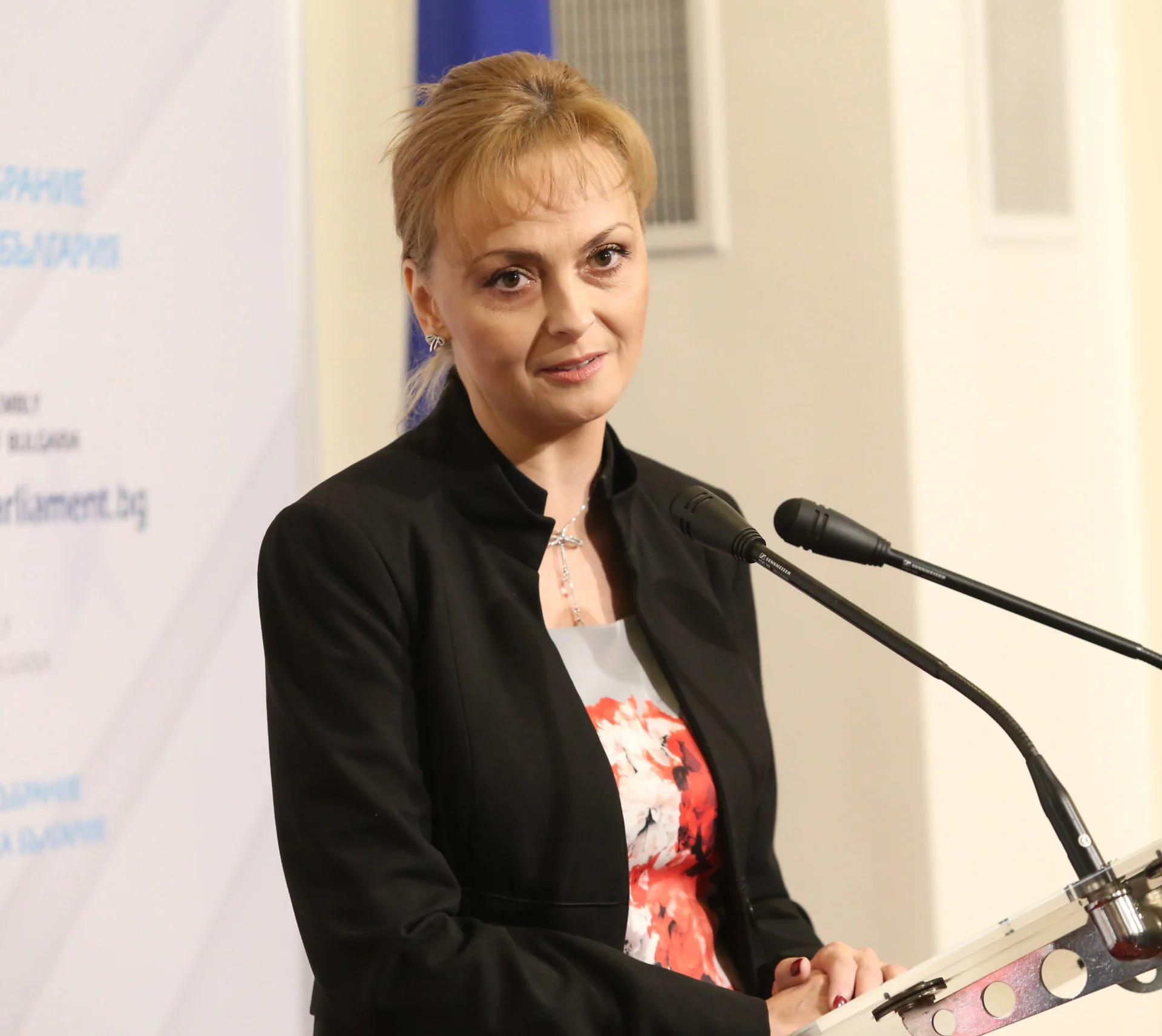 Парламент Полина Карастоянова