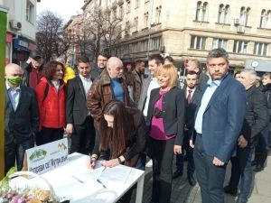 Мая Манолова