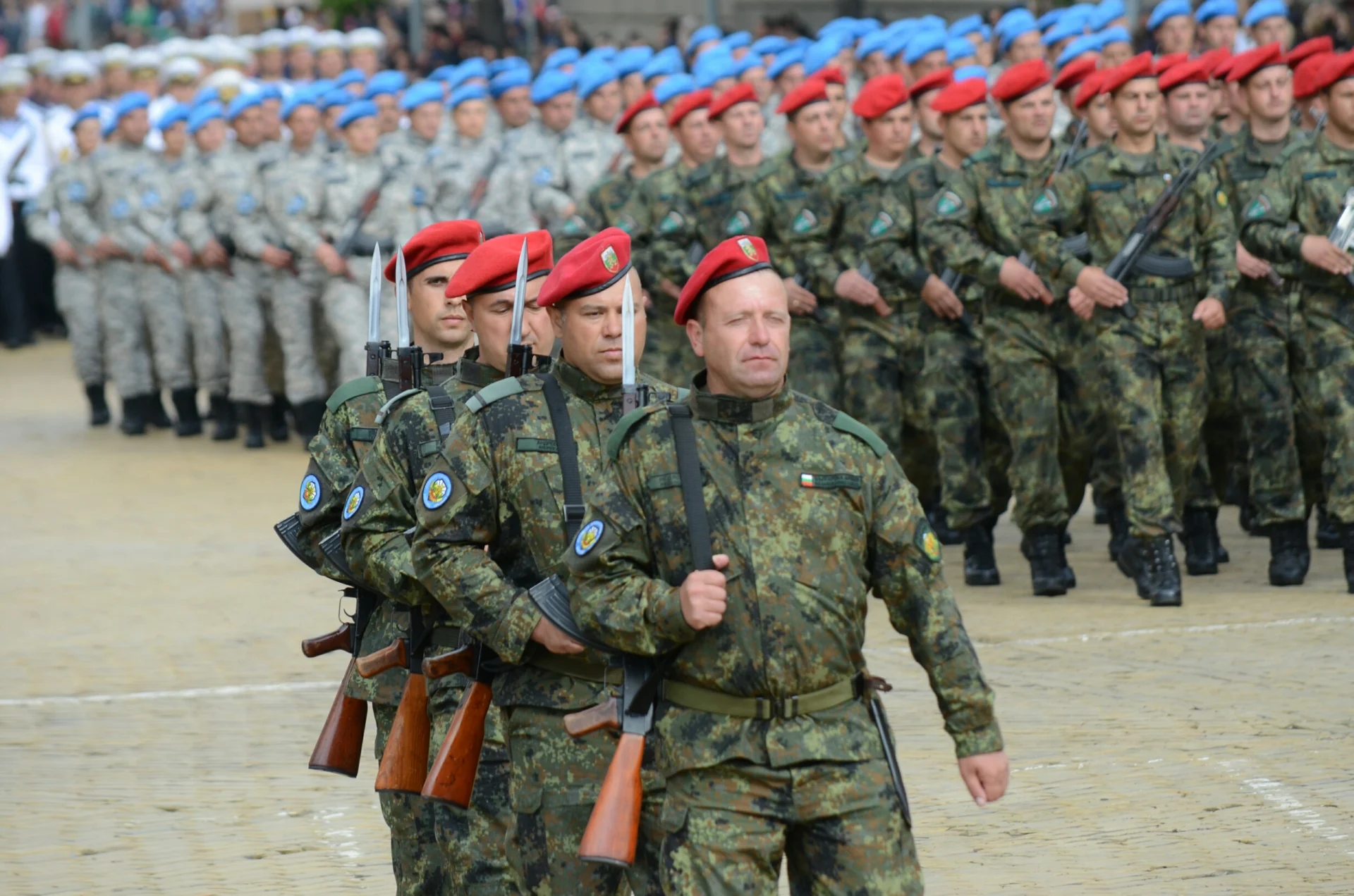 6 май парад военен Гергьовден