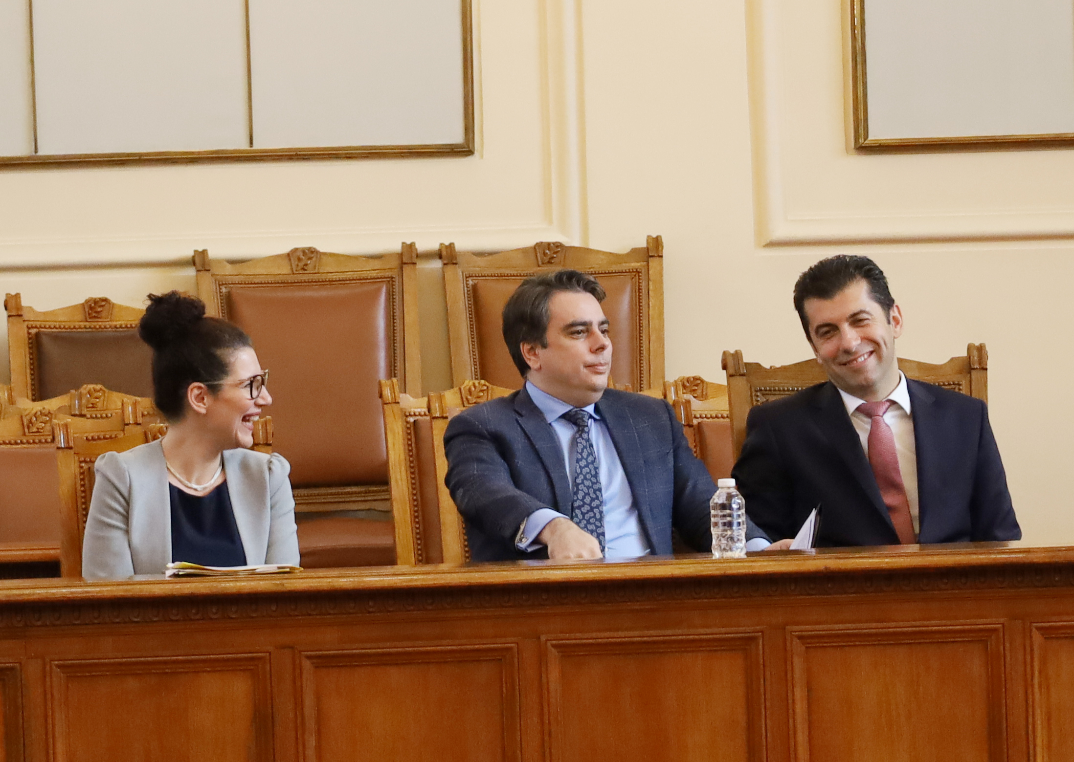 Парламент Калина Константинова Асен Василев Кирил Петков