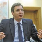 Сръбският премиер Александър Вучич убеждава пенсионерите