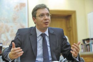 Сръбският премиер Александър Вучич убеждава пенсионерите
