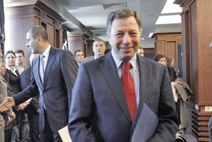 Вечният началник Румен Миланов се е устремил с усмивка към още по-висок пост