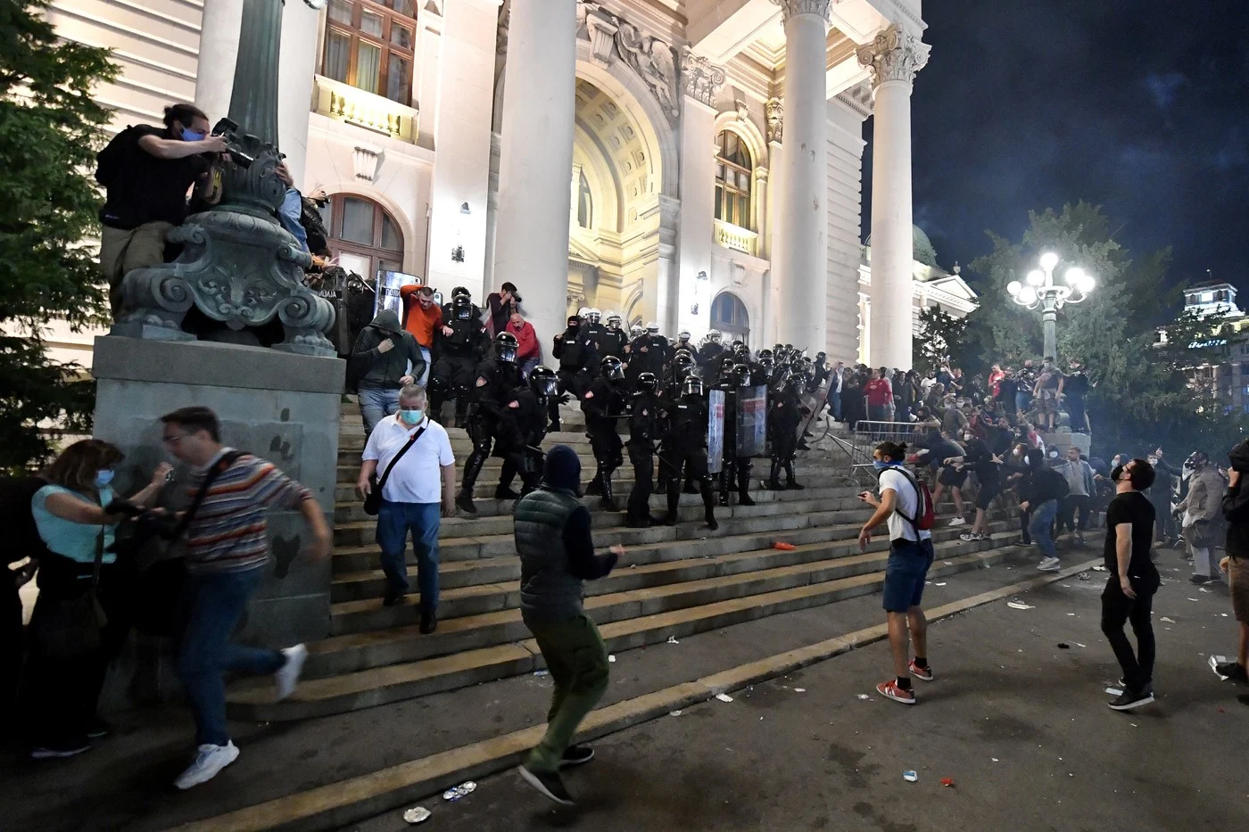 белград сърбия протест безредици коронавирус