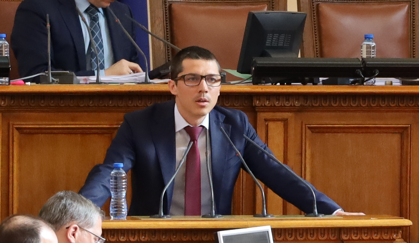 Парламент Мирослав Иванов