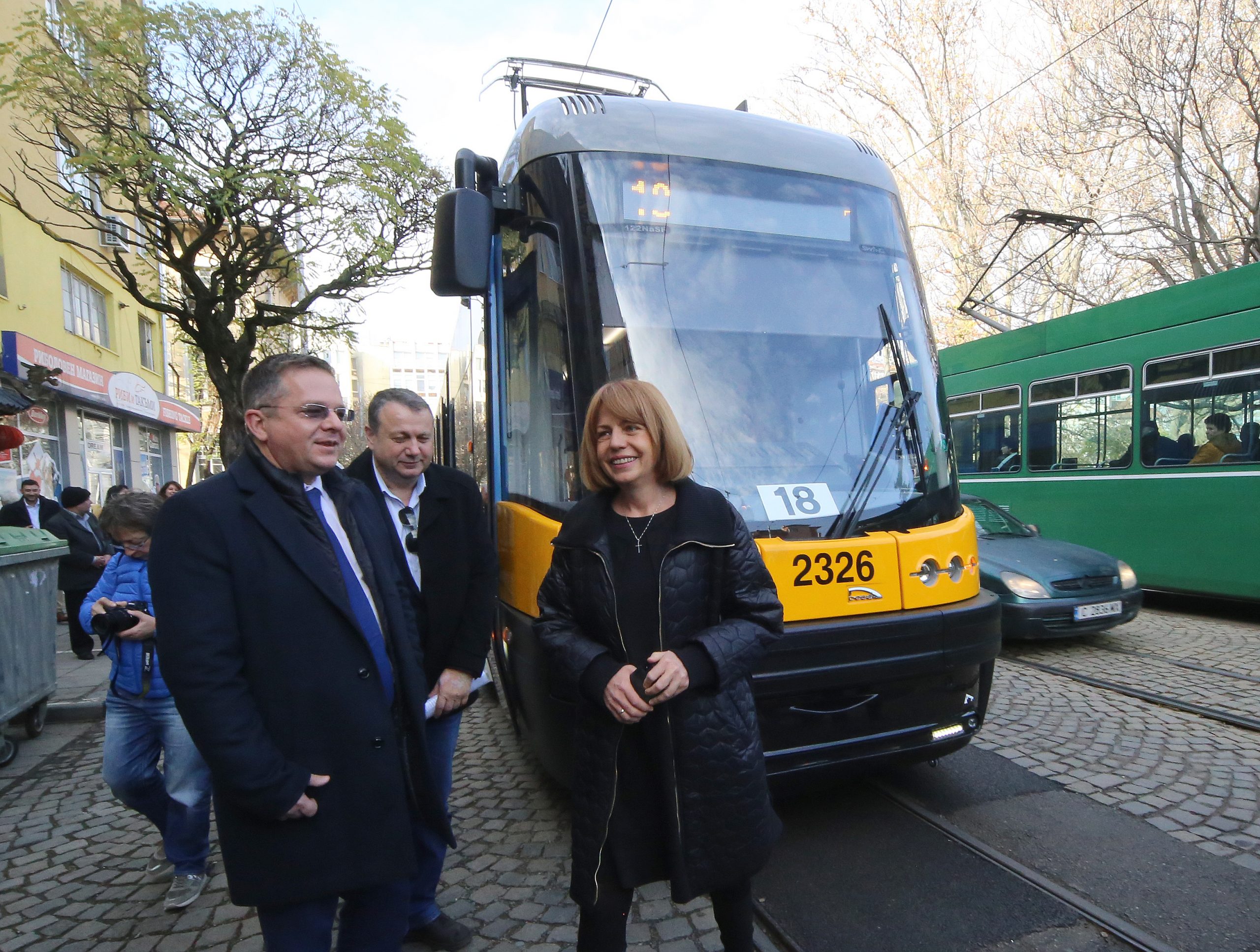 кметът Йорданка Фандъкова  присъства на тестовете на първия от 13-те нови трамваи марка PESA