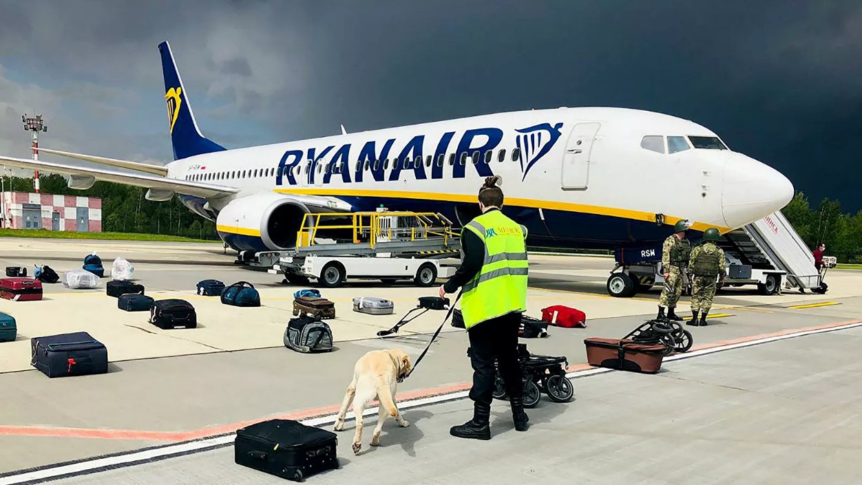 отвлечен самолет райънеър ryanair беларус минск (АФП)