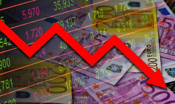 Насилието във Франция и руската заплаха свалиха еврото до най-ниските нива от май 2025-а