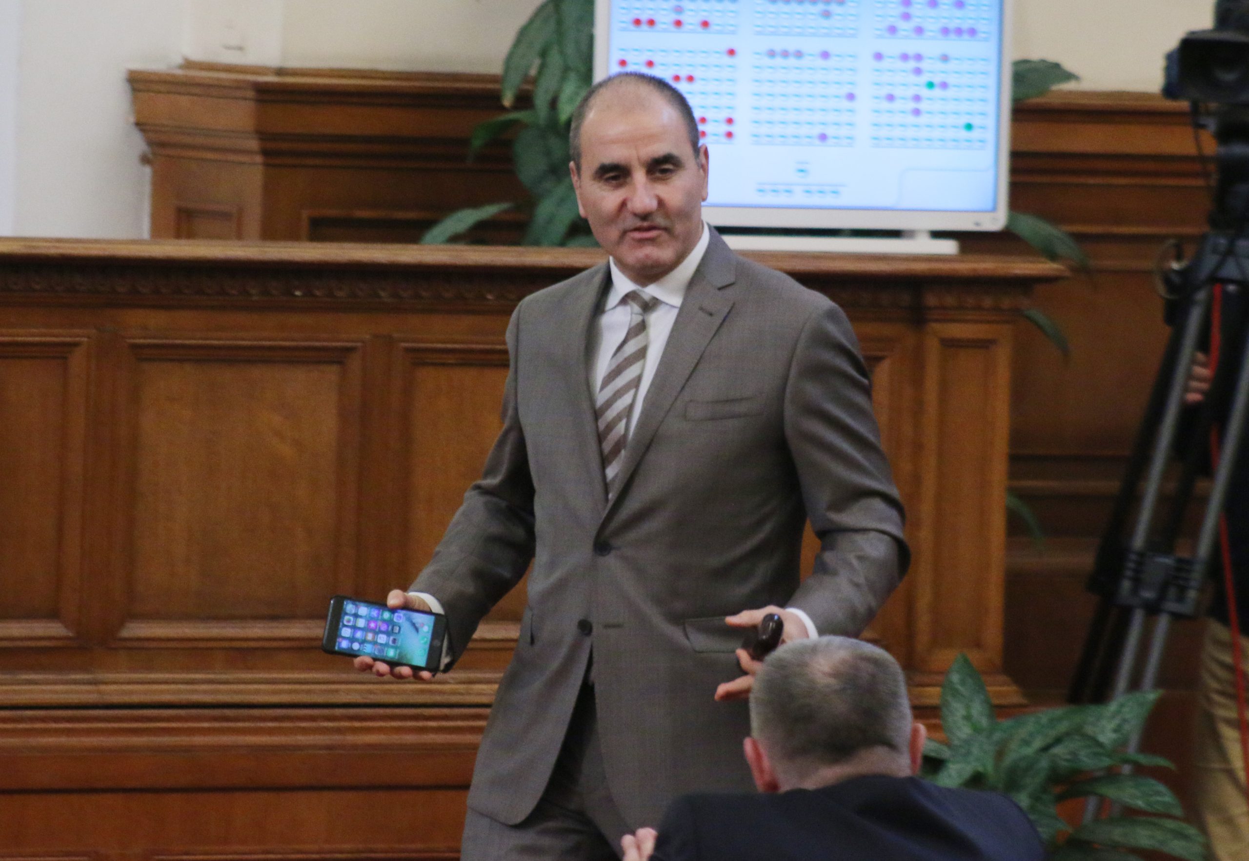 Парламент Цветан Цветанов
