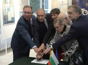 Президентът Румен Радев откри документална изложба "Съкровищата на държавните архиви" по случай 70 годишнината