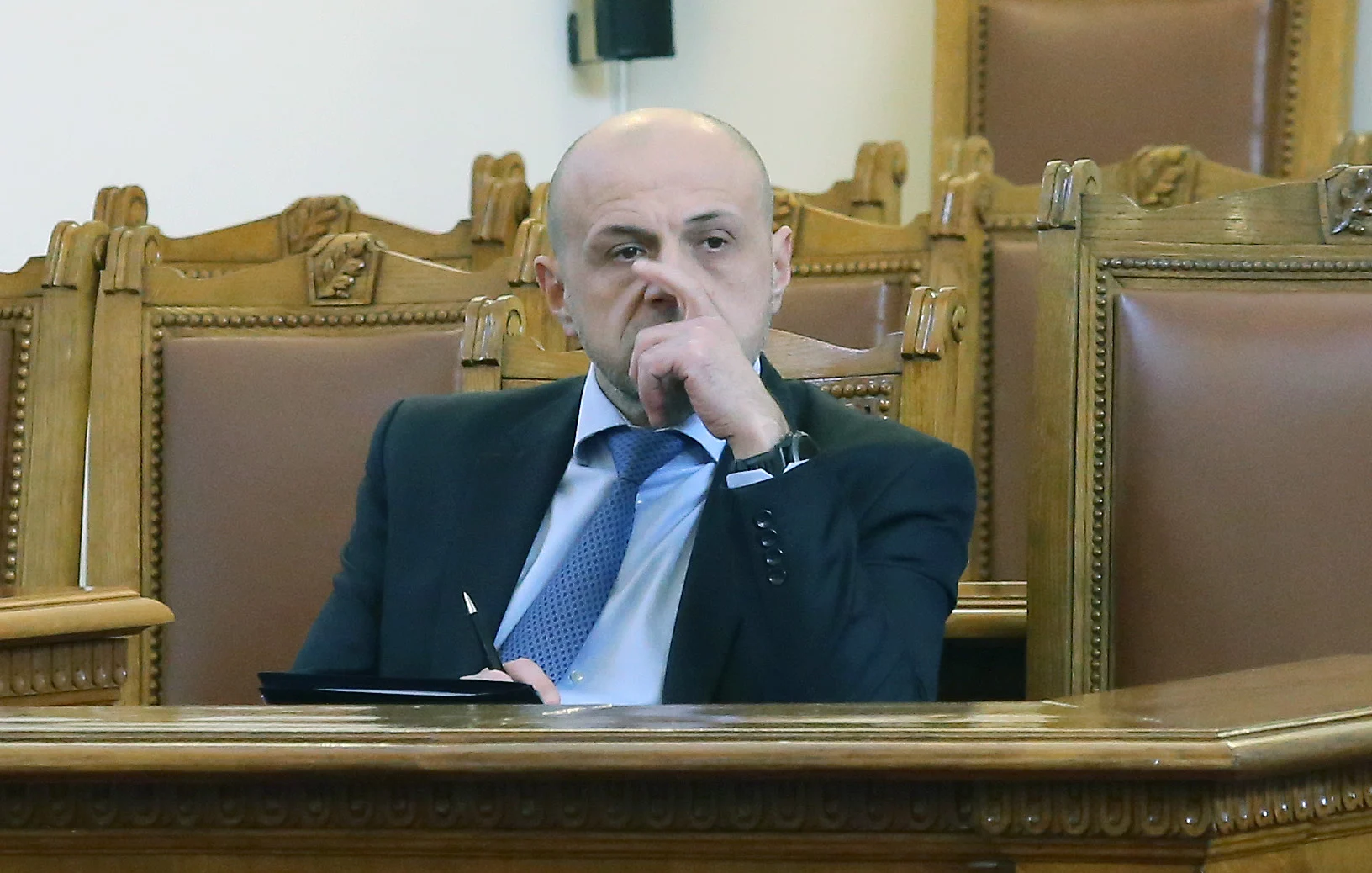 Парламент Томислав Дончев