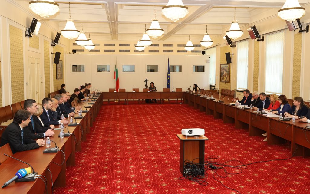 ГЕРБ към ДБ: С вас нямаме червени линии 5 Парламент ГЕРБ и Демократична България