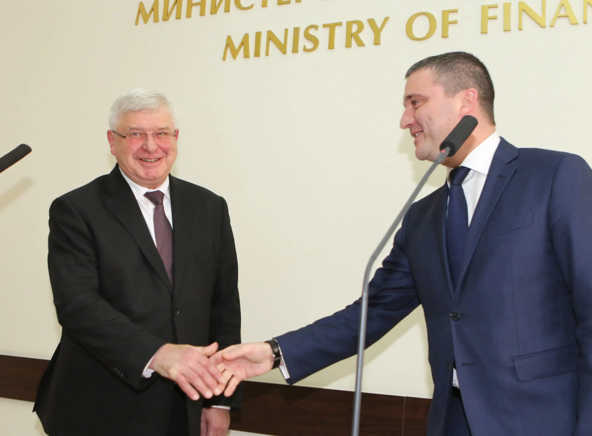 Министерство на финансите смяна Кирил Ананиев - служебен министър на финансите Владислав Горанов.....