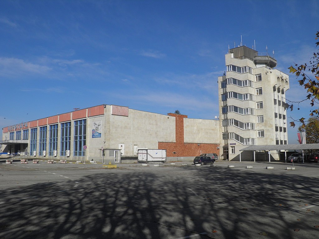 Сградата на летище Горна Оряховица