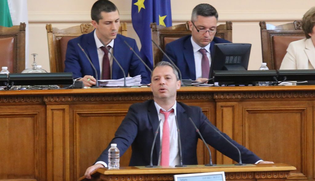 Парламент Делян Добрев