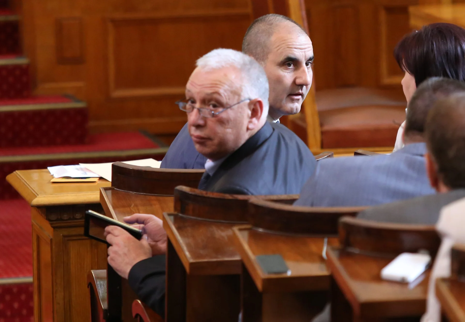 Парламент Димитър Лазаров Герб Цветан Цветанов Герб