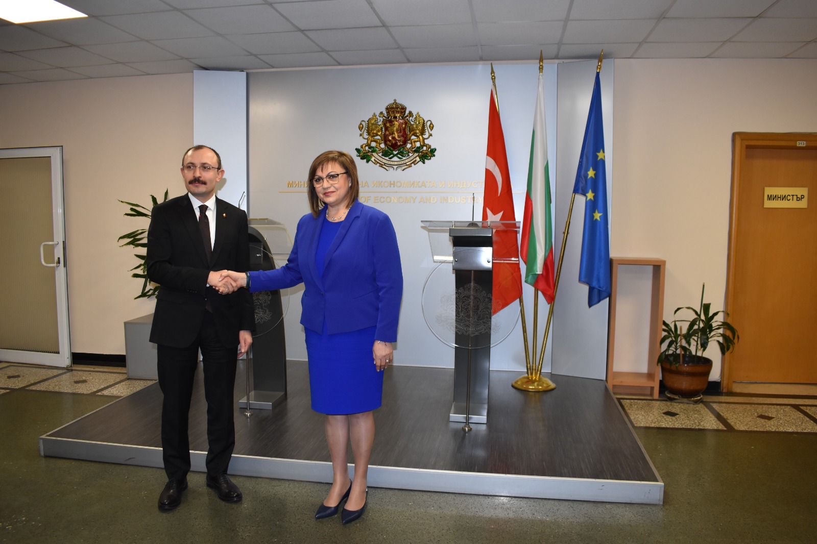Корнелия Нинова и Мехмет Муш обсъдиха спешния внос на стомана и желязо за българската икономика