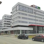 Корпус С (последният)  и сградата на Централното управление на Агенция “Митници” на пресечката между  “Раковски” и “Сливница” в София. Кон за слон