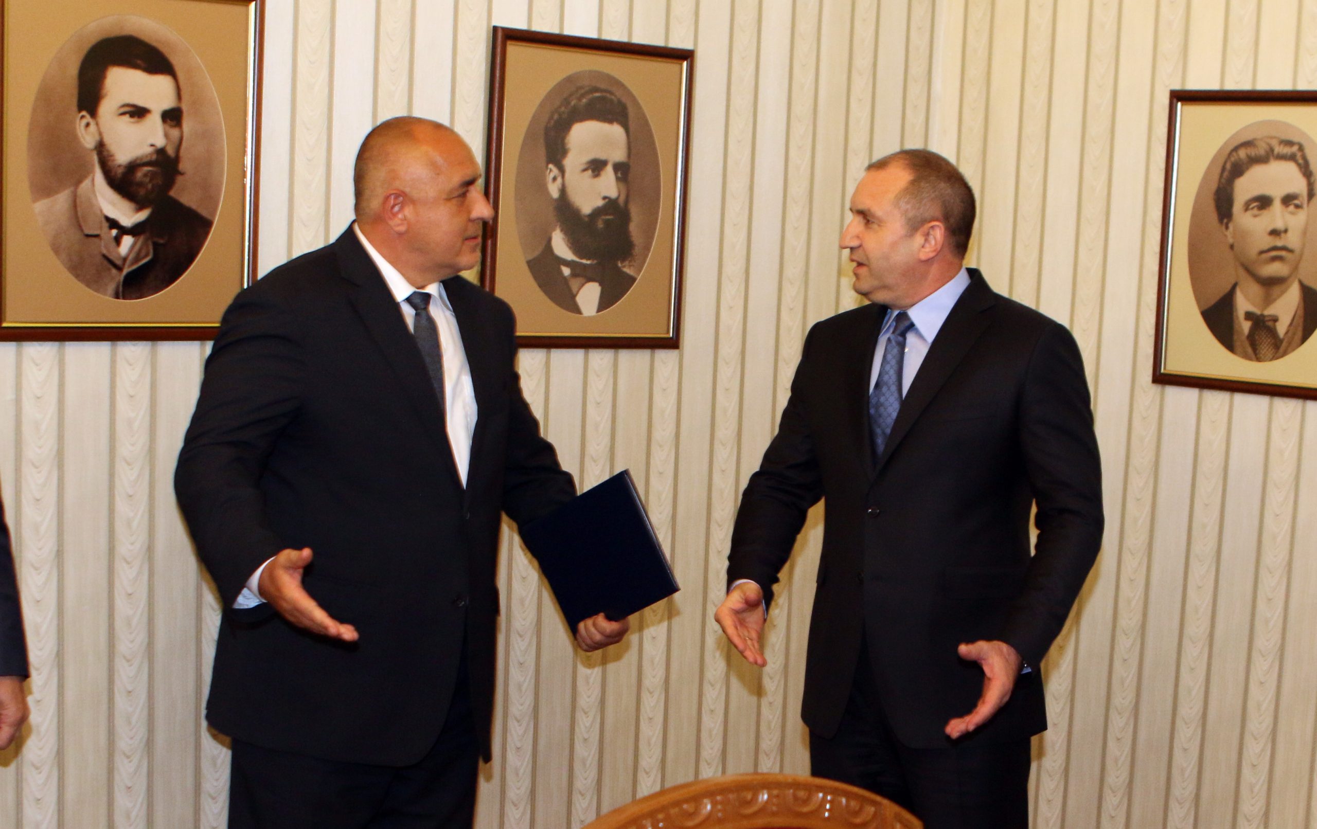 Президентство Връчване на мандат за съставяне на правителство Бойко Борисов Румен Радев...